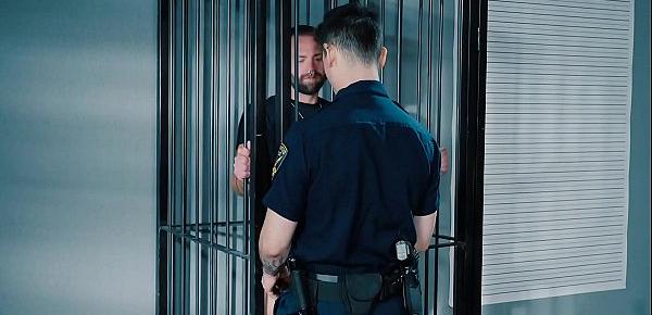  ClubInfernoDungeon Cop Gives Prisoner An Extreme Cavity Search